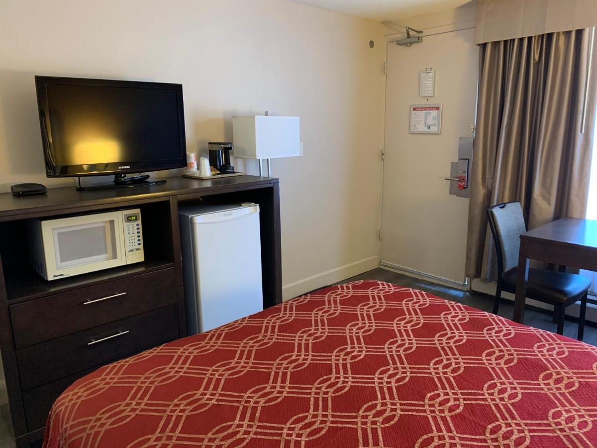 Econo Lodge Inn & Suites Летбридж Экстерьер фото