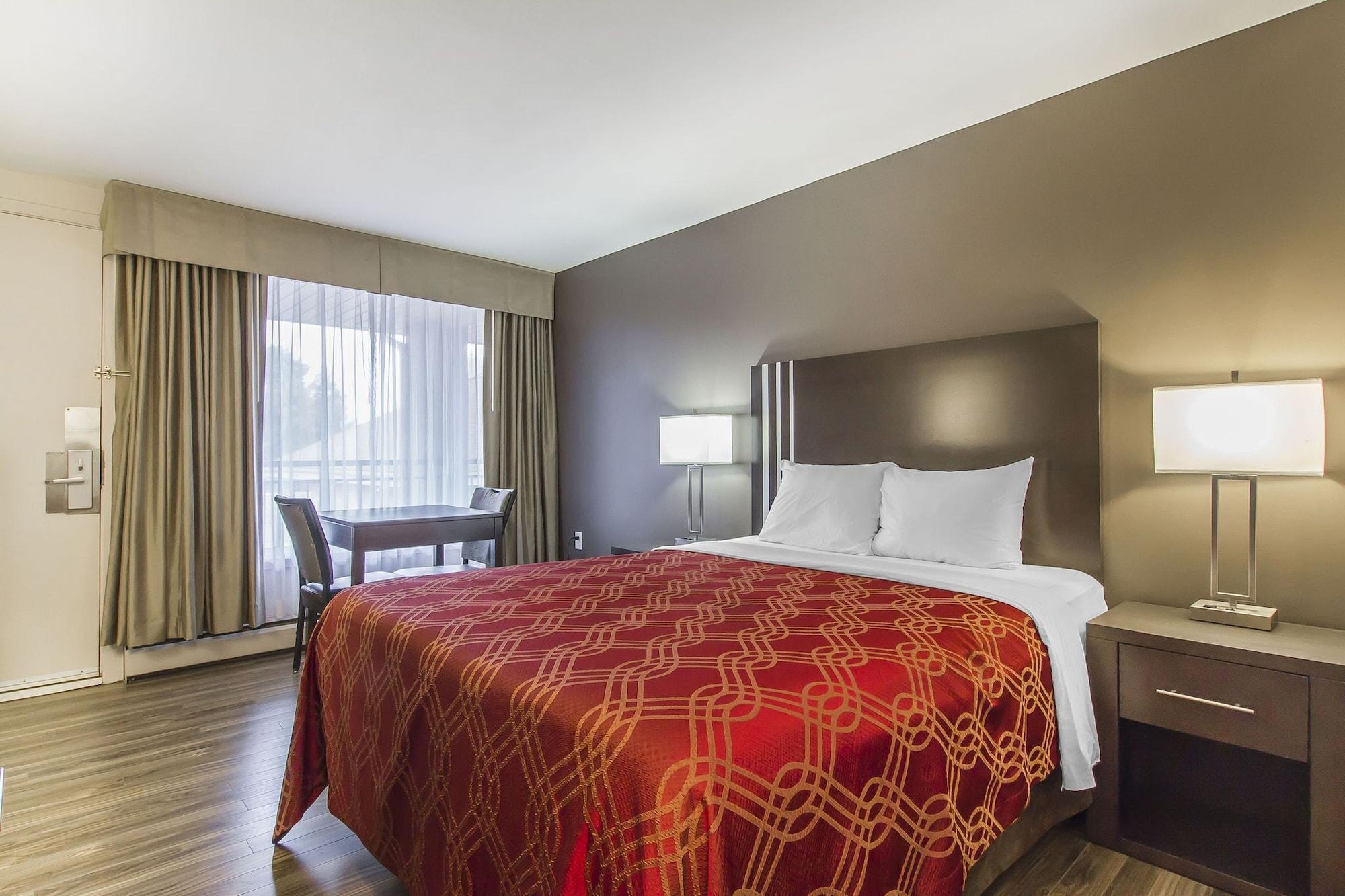 Econo Lodge Inn & Suites Летбридж Экстерьер фото