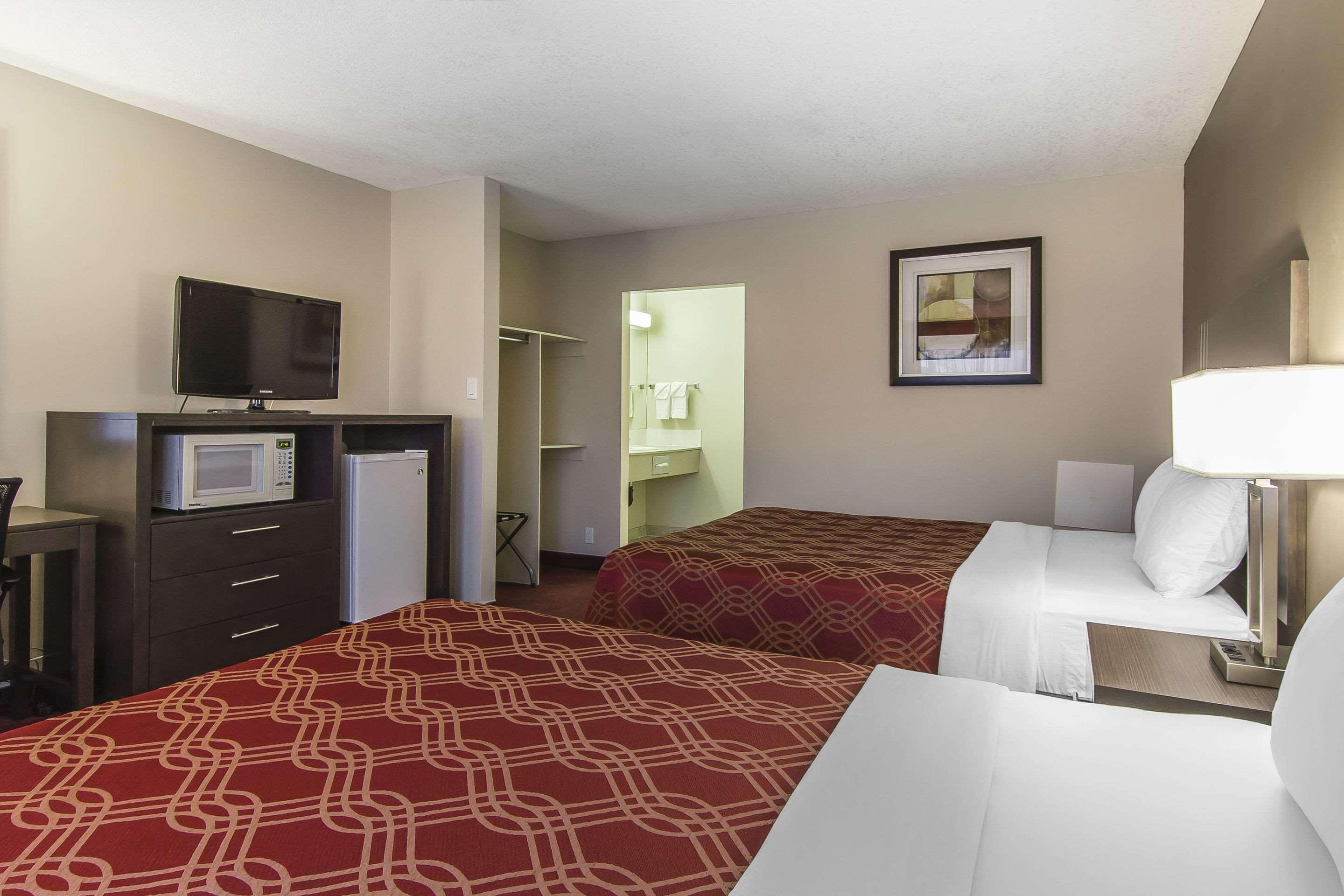 Econo Lodge Inn & Suites Летбридж Экстерьер фото