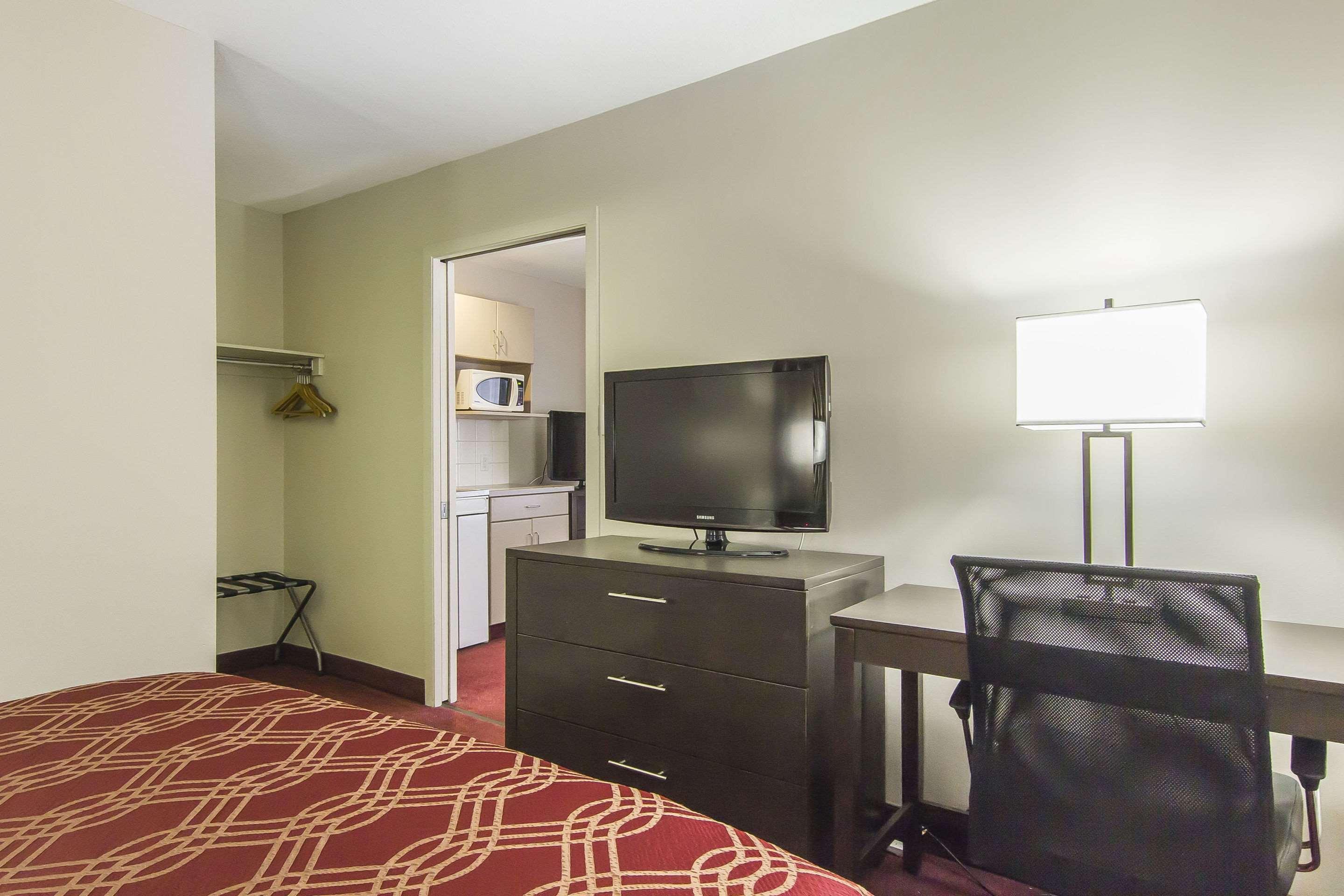 Econo Lodge Inn & Suites Летбридж Экстерьер фото