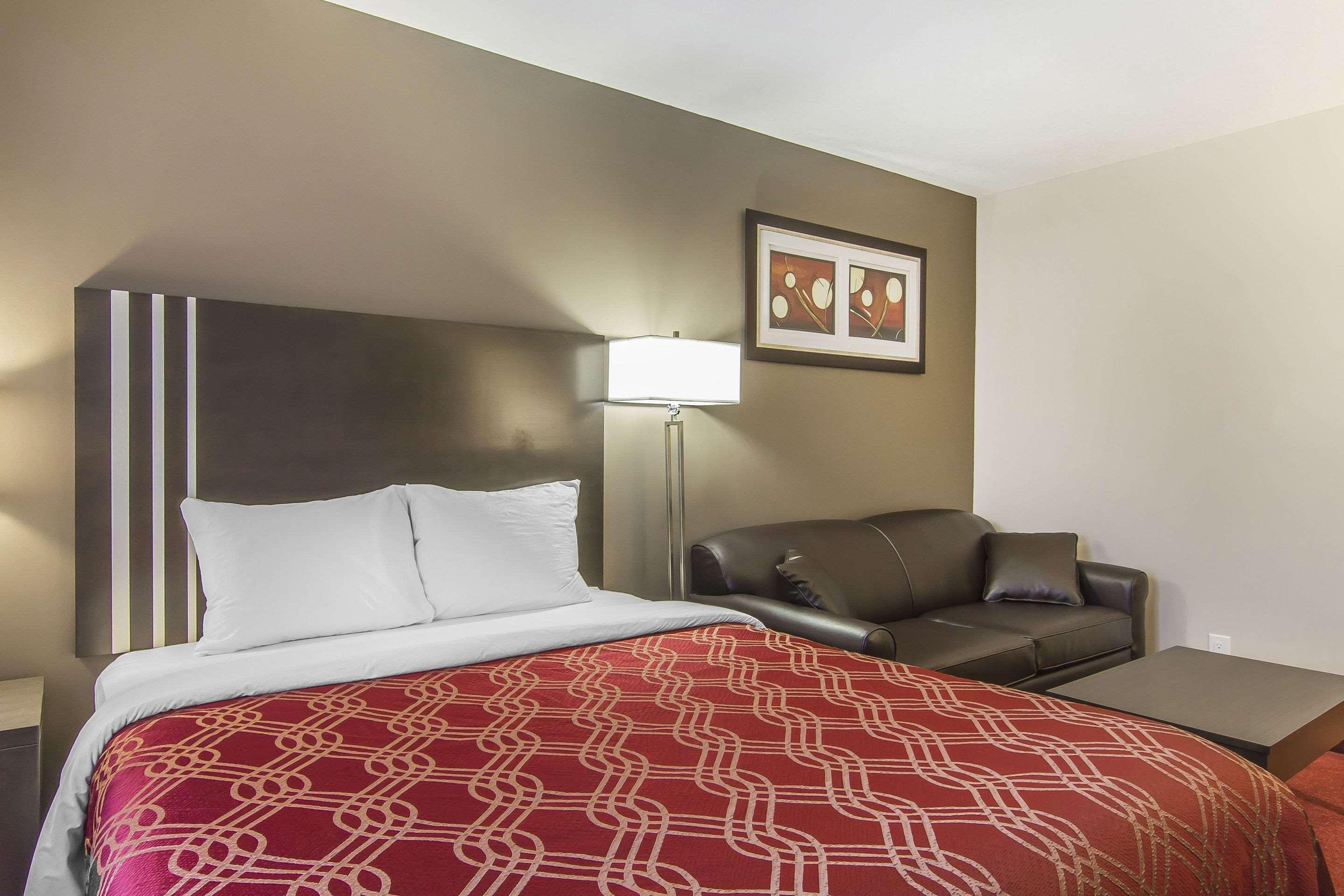Econo Lodge Inn & Suites Летбридж Экстерьер фото