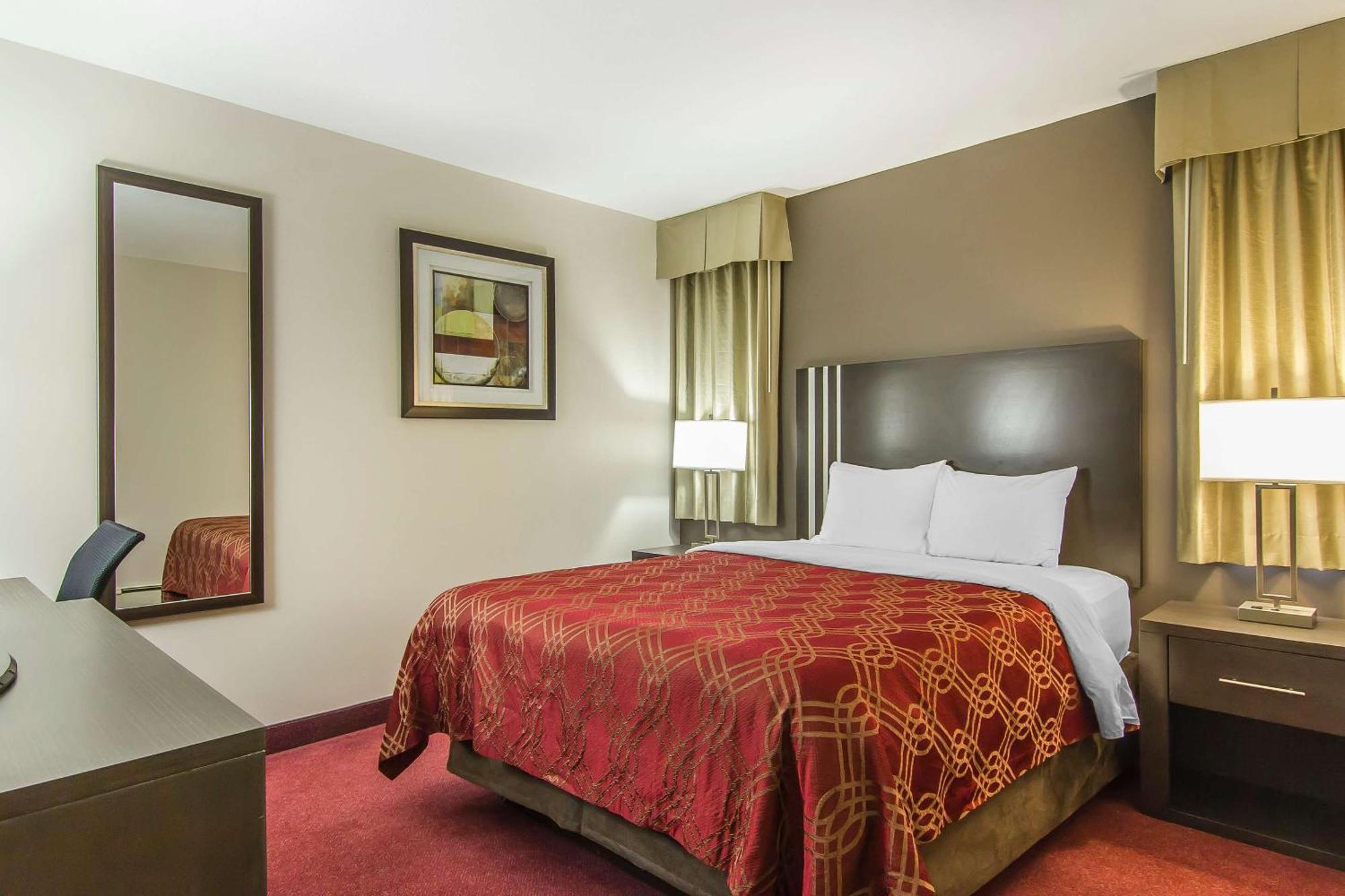 Econo Lodge Inn & Suites Летбридж Экстерьер фото