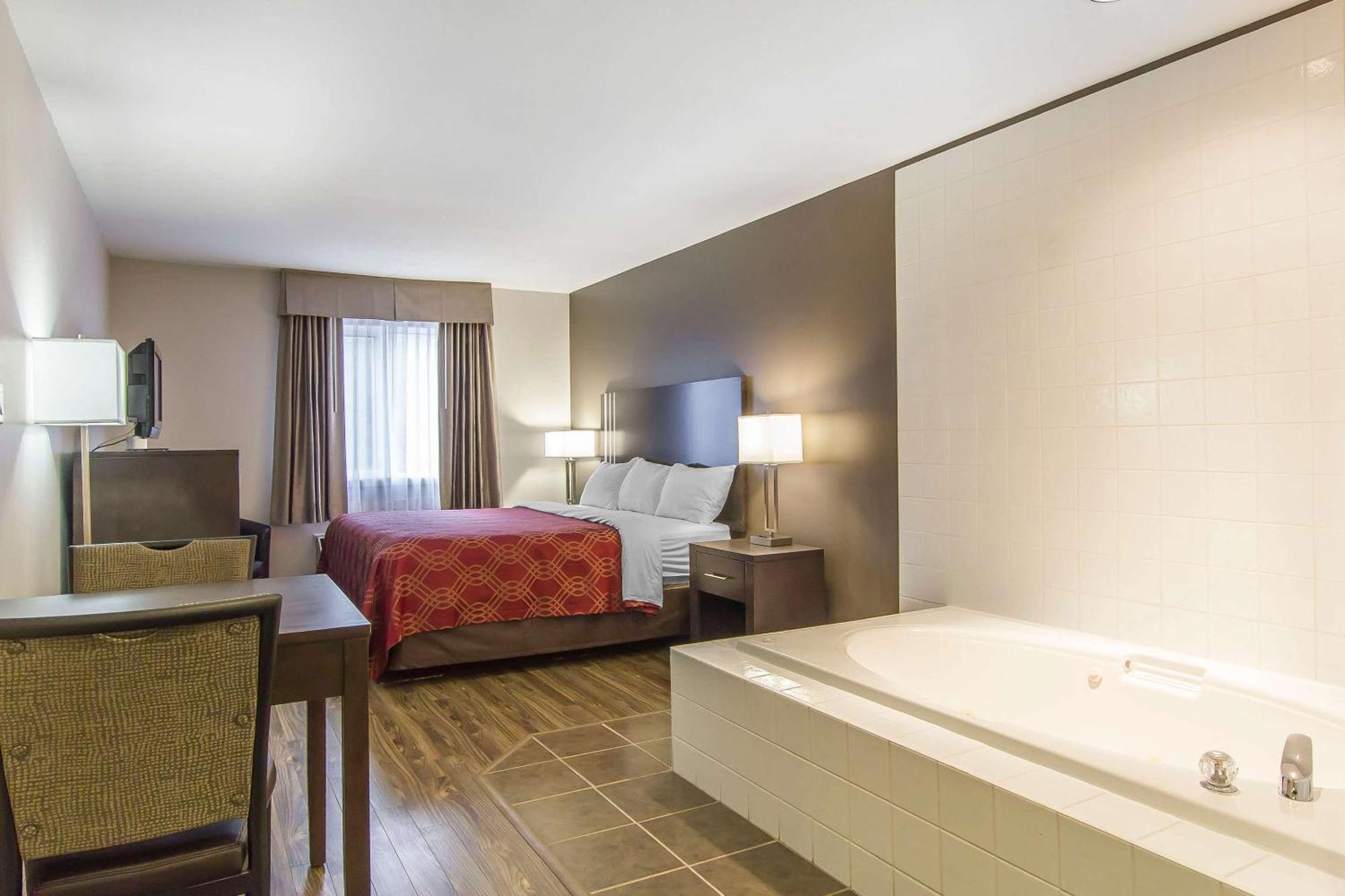 Econo Lodge Inn & Suites Летбридж Экстерьер фото