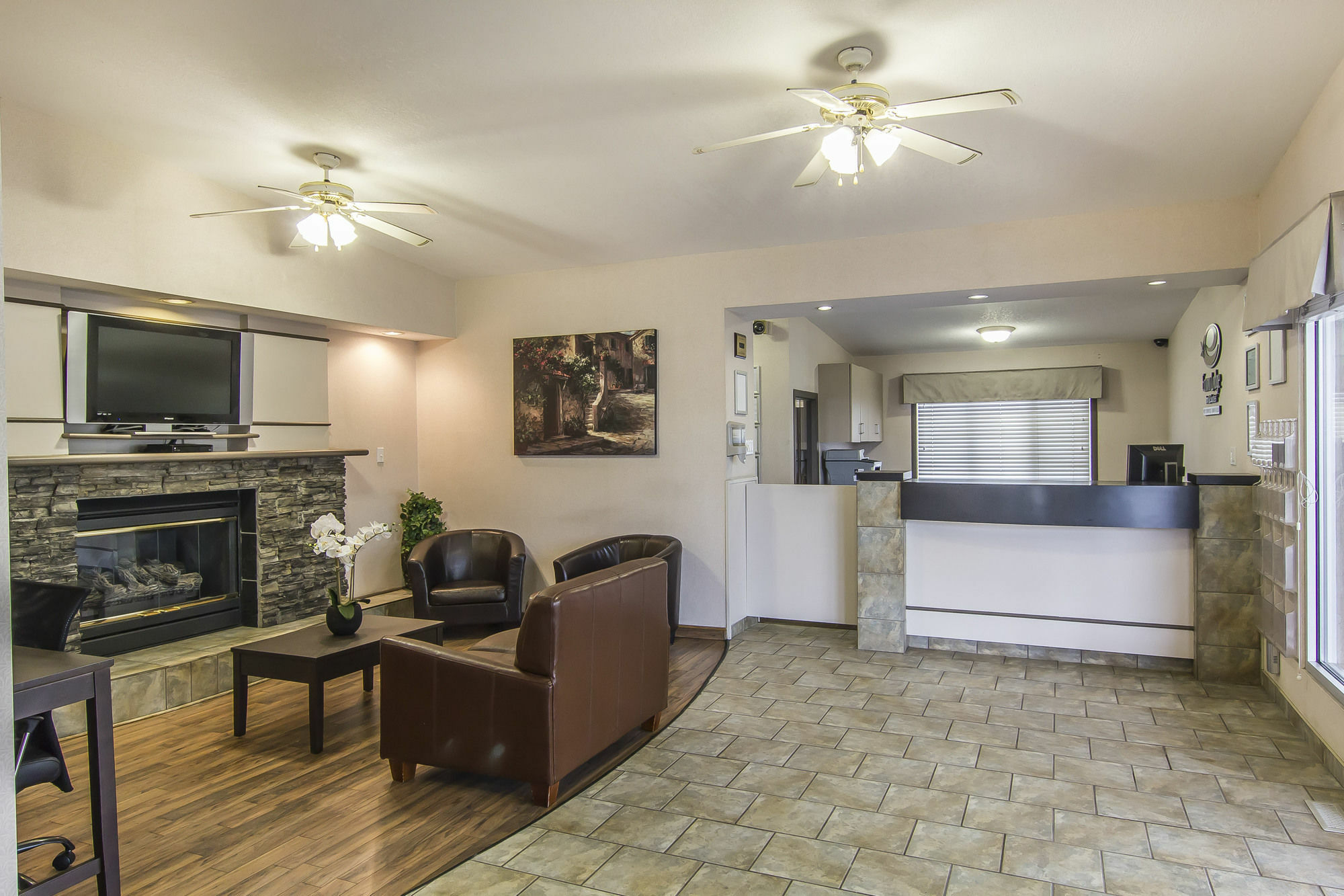 Econo Lodge Inn & Suites Летбридж Экстерьер фото